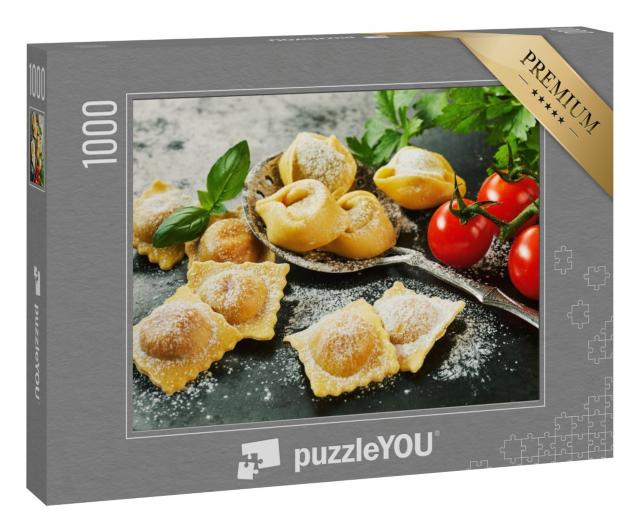 Puzzle 1000 Teile „Hausgemachte, frisch zubereitete italienische Ravioli und Tortellini“