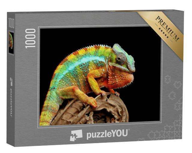 Puzzel 1000 stukjes „Kameleonpanter op droge bladeren“