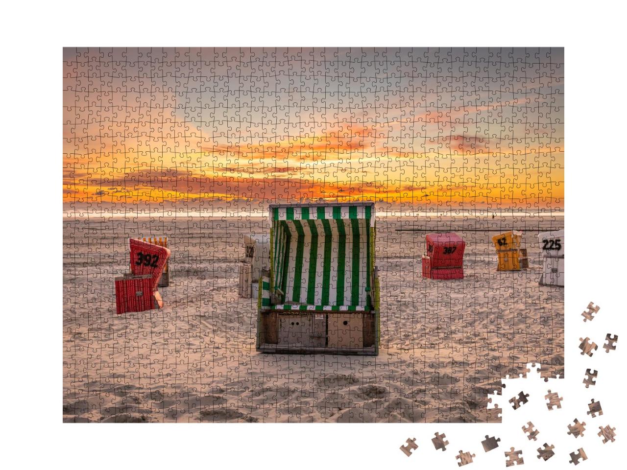 Puzzle 1000 Teile „Leere Strandkörbe auf Langeoog bei Sonnenuntergang, Niedersachsen“