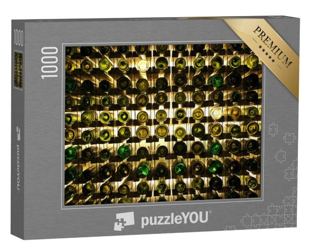 Puzzel 1000 stukjes „Abstracte fotografie: wijnflessen op een wijnrek“