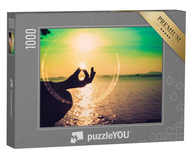 Puzzel 1000 stukjes „Hand van vrouw mediterend in een yoga houding“