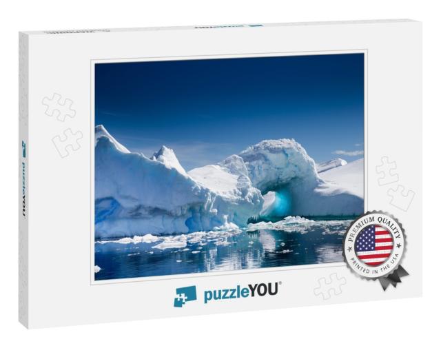 A Beautiful Iceberg in Pleneau Bay, Port Charcot, Antarct... Jigsaw Puzzle