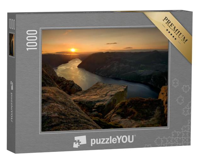 Puzzel 1000 stukjes „Zonsondergang bij Preikestolen over de Lysefjorden, Noorwegen“