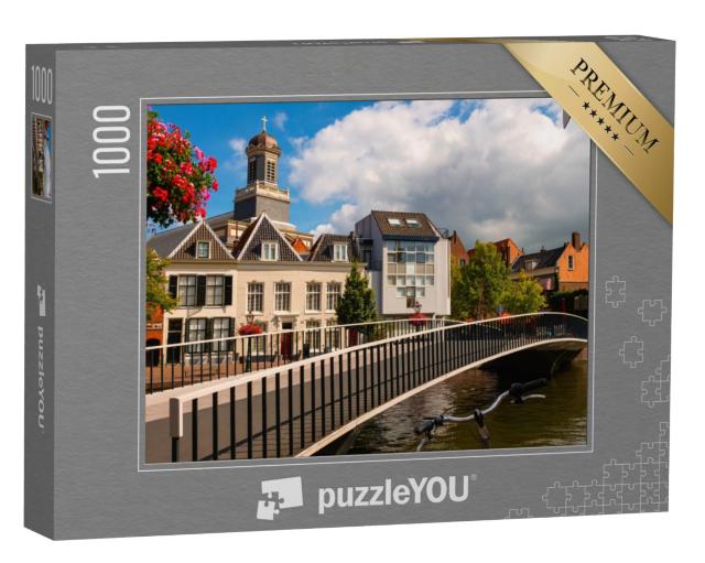 Puzzel 1000 stukjes „Straten langs de gracht van Leiden met zicht op een kerk, Provincie Zuid-Holland“