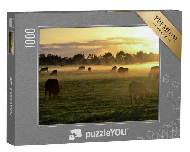 Puzzel 1000 stukjes „Op het platteland: kudde koeien in de ochtendmist“