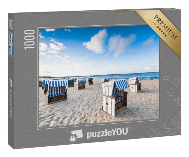 Puzzle 1000 Teile „Geschlossene Strandkörbe am leeren Sandstrand an der Ostsee, Ruhe vor dem Ansturm“