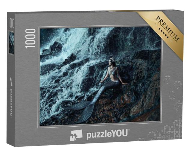 Puzzel 1000 stukjes „Rustende zeemeermin bij de rotsachtige waterval“