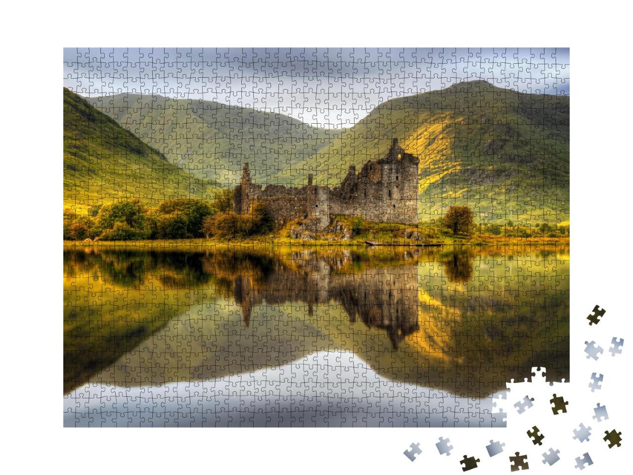 Puzzle 1000 Teile „Das Kilchurn Castle spiegelt sich im Loch Awe bei Sonnenuntergang, Schottland“