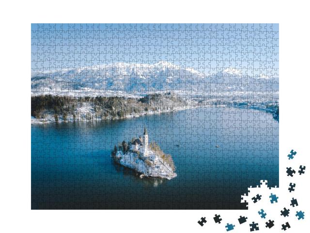 Puzzle 1000 Teile „Panoramablick auf den malerischen Bleder See, Winter, Slowenien“
