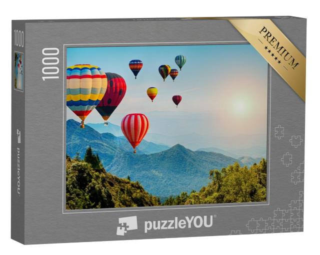 Puzzel 1000 stukjes „Uitzicht op de bergen met heteluchtballonnen, Thailand“