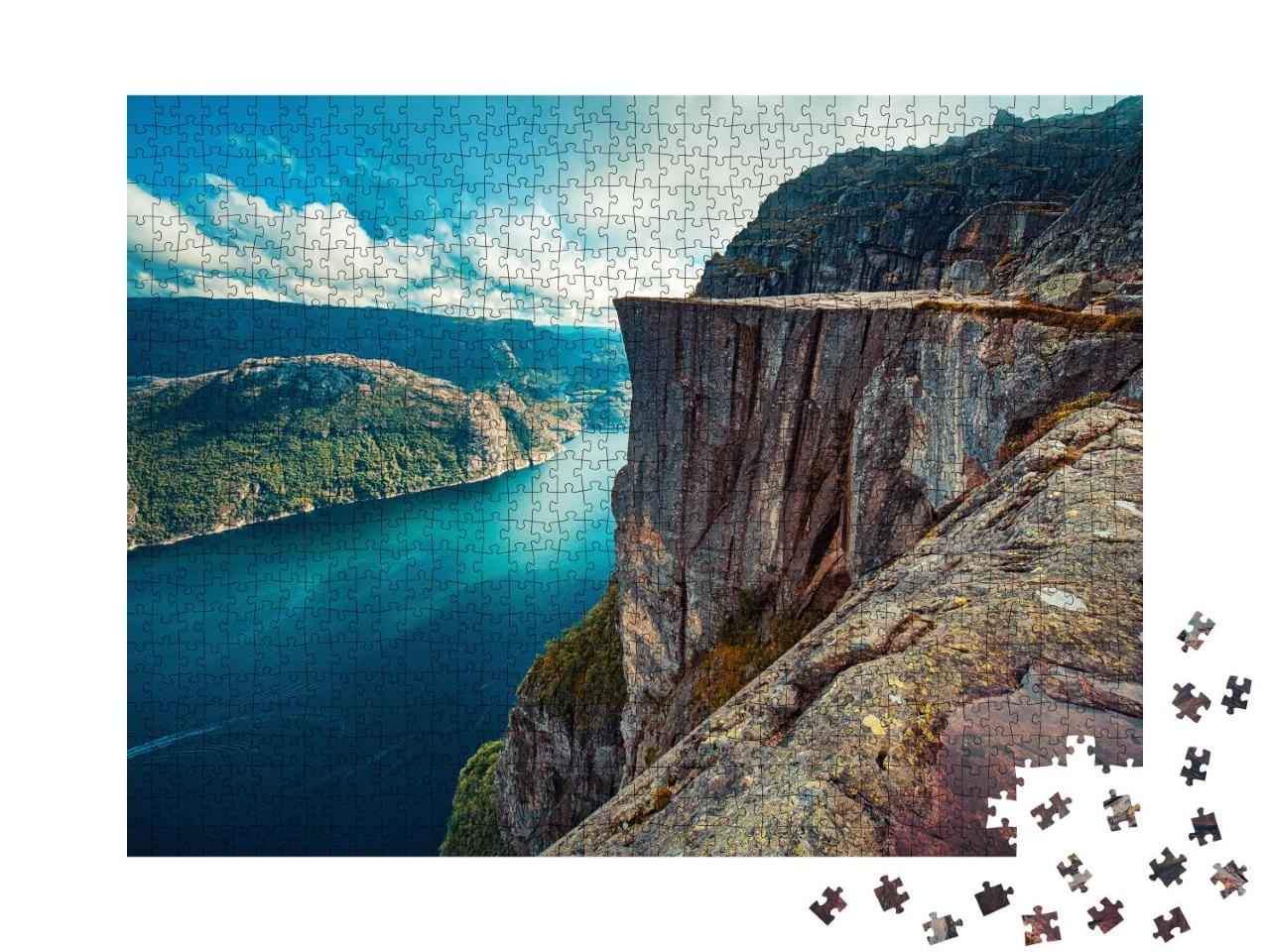 Puzzle 100 Teile „Lysefjord und Preikestolen Klippe Sommer Blick in Norwegen ohne Menschen“