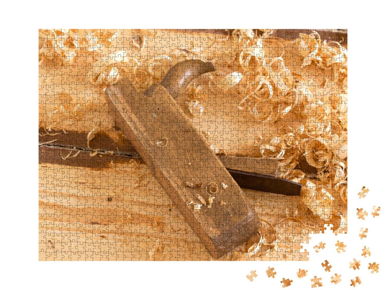 Puzzle 1000 Teile „Ausrangierter alter Holzhandhobel für die Holzbearbeitung mit Holzspänen.“