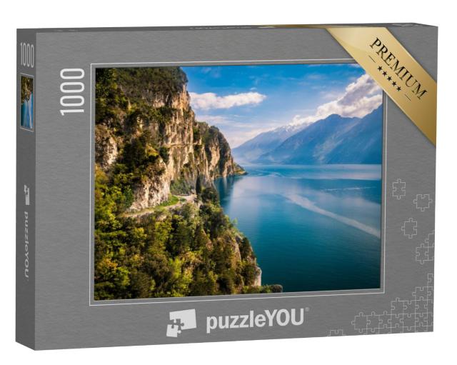 Puzzel 1000 stukjes „Prachtige bergen omringen het Gardameer“