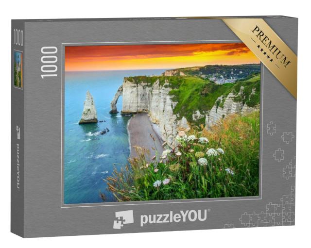 Puzzel 1000 stukjes „Mooie kliffen van Etretat met prachtige beroemde kustlijn en prachtige zonsondergang“