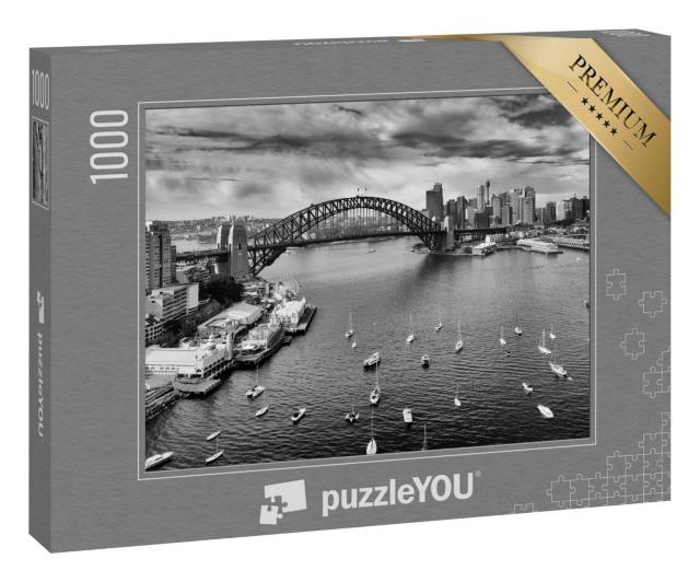 Puzzle 1000 Teile „Sydney, im Mittelpunkt die Harbour Bridge, schwarz-weiß“