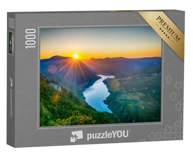 Puzzel 1000 stukjes „Uitkijkpunt Banjska stena, berg Tara, Servië met zonsondergang“