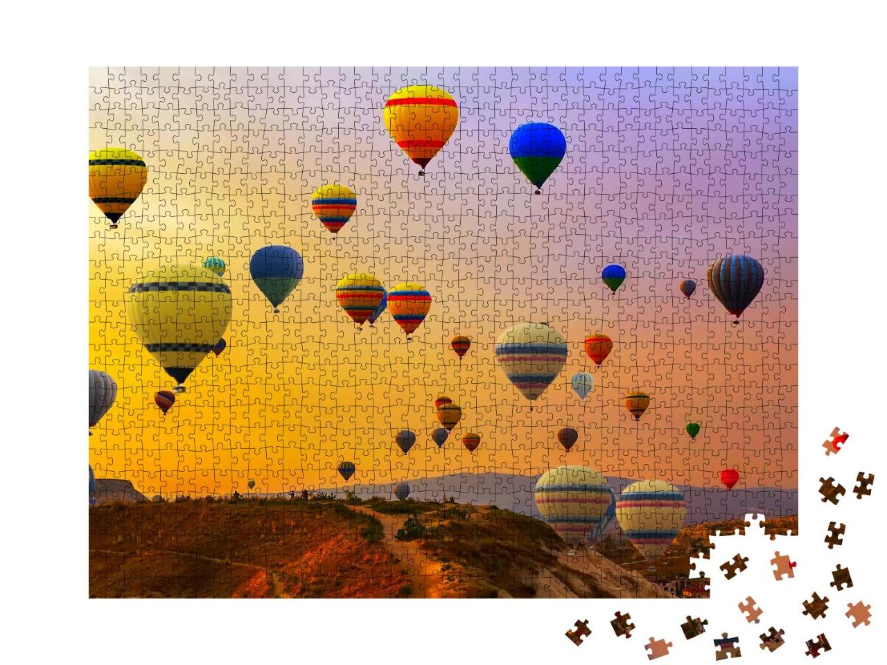 Puzzle 1000 Teile „Heißluftballons, die auf einem Berg landen, Kappadokien, Türkei“