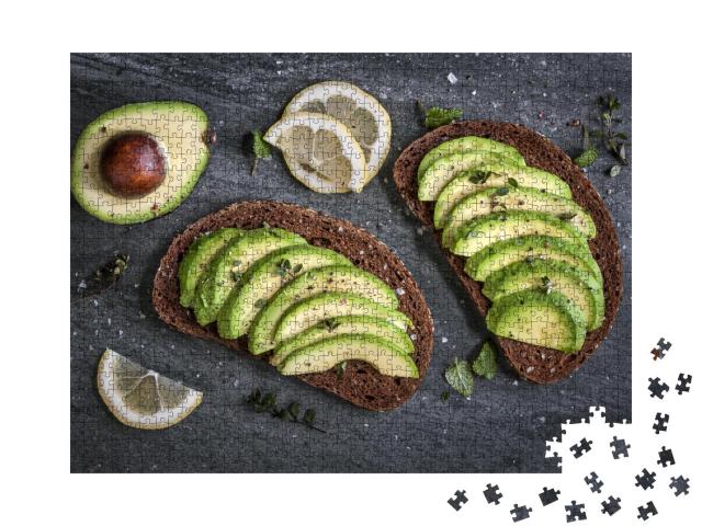Puzzle 1000 Teile „Avocado-Sandwich auf Roggenbrot, nahrhaftes Essen“