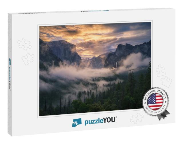 Sunrise At the Tunnel View in Yosemite National Park, Cal... Jigsaw Puzzle