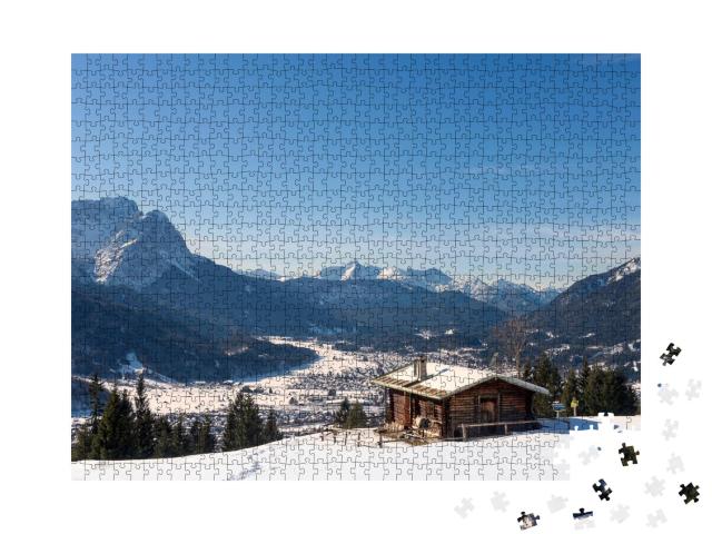 Puzzle 1000 Teile „Winterliche Almhütte mit Zugspitze und Garmisch-Partenkirchen, Bayern“