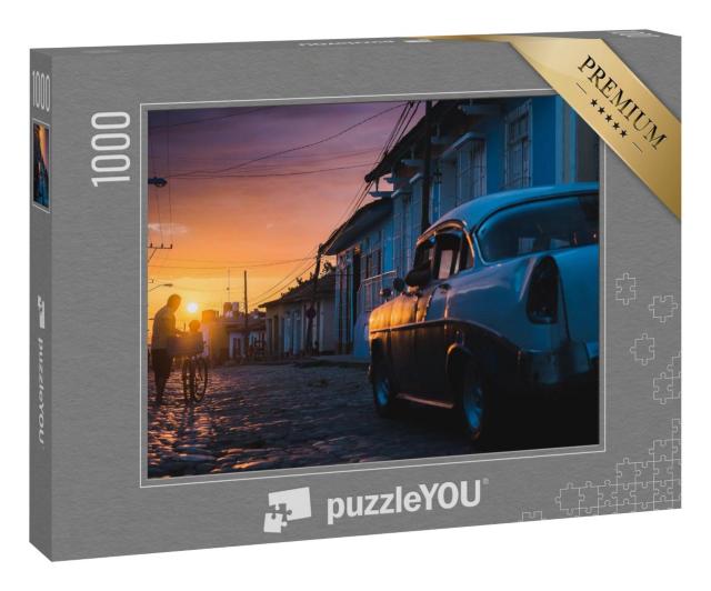 Puzzle 100 Teile „Kubanischer Straßen-Sonnenuntergang mit Oldtimer in Trinidad, Kuba“