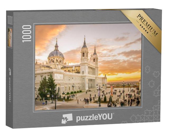 Puzzel 1000 stukjes „Veel moderne architectuur: Almudena kathedraal in Madrid, Spanje“