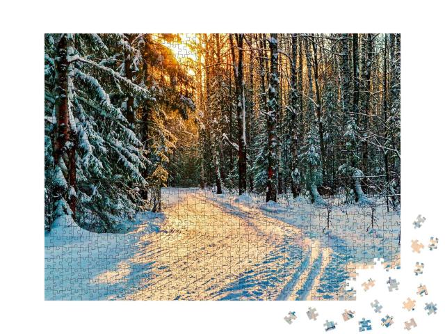 Puzzle 1000 Teile „Winterlicher Waldweg im verschneiten Wald mit Tannenbäumen“