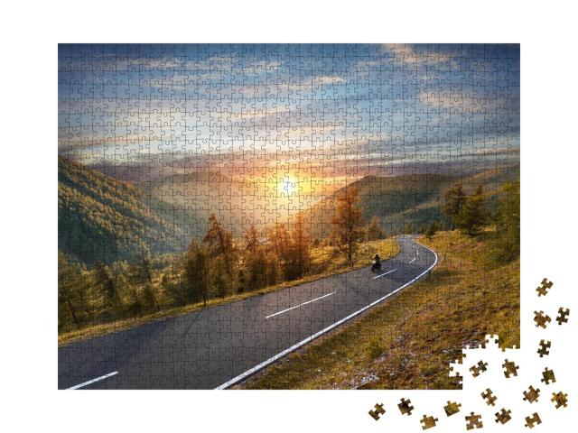 Puzzle 1000 Teile „Motorradfahrer auf der Nockalmstraße, Österreich“